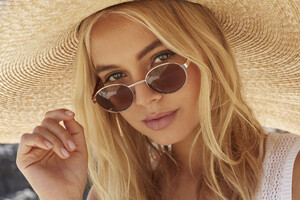 1349930189_Stefanie_Parkinson_2018_11_02_Beach_Shoot144.thumb.jpg.6b9140d53abb85d7d9a5eec0d9ab38bc.jpg