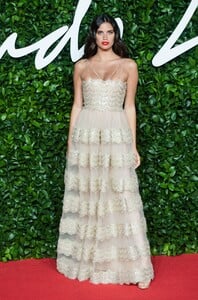 [1191561568] The Fashion Awards 2019 - Red Carpet Arrivals.jpg