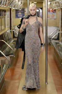 1368751272_MoschinoPrefall2020RunwayShowbgx_rMEIwdyx.thumb.jpg.d3d5953ea5e502df75d14da6ab588520.jpg