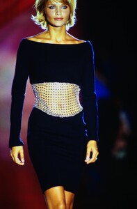 1389239977_versace-hc-fw-1994(2).thumb.jpg.4449babc8af72dce3c1529001f95125e.jpg