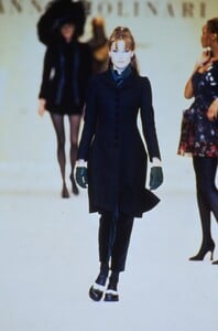 1415535336_blumarine-fw-1994(19).thumb.jpg.d974c8924b8827dcddd98cd8fd4a9da7.jpg