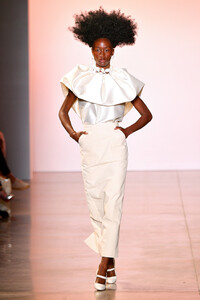 1418006786_ChristopherJohnRogersRunwaySeptember2019UosZg0qsna4x.thumb.jpg.d412bd59952a17b0ff726e5f4aae470c.jpg