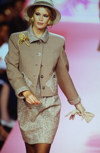 1442862506_valentino-hc-fw-1991(12).thumb.jpg.e7f8851ac015cc6af624d0600aa4d708.jpg