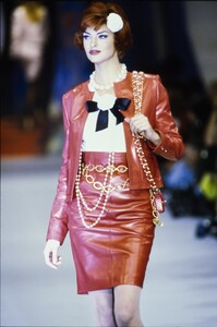 1458958520_linda-evangelista(4).thumb.jpg.e4b8f0a9db5fcd4893a4e780ddbd914c.jpg