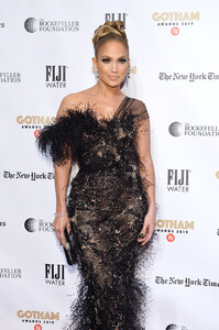 Jennifer+Lopez+FIJI+Water+2019+IFP+Gotham+4J8K5hm_bYbx.jpg