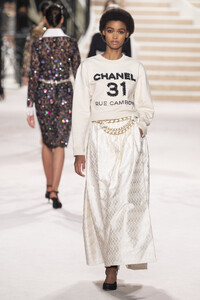 1470092006_ChanelMetiersArt20192020RunwayLeGrandUwgiAgI6jvxx.thumb.jpg.a713cd93d2797b9e69adbe747b126490.jpg