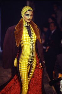 1481645080_JeanPaulGaultier1995Fall(19).thumb.jpg.7389b2b8ee43dcab24047480a4ad195f.jpg