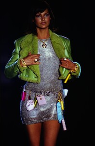 1482142415_versace-hc-fw-1994(2).thumb.jpg.cf32147e146a1ab4e456b3d384f67e5f.jpg