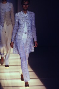 1484854002_giorgio-armani-ss-1997(4).thumb.jpg.804e0c7f63628f4d49f362b876a23d2b.jpg