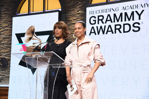 Alicia+Keys+62nd+Grammy+Awards+Nominations+KEKXn9MDLASx.jpg