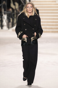 1499605103_ChanelMetiersArt20192020RunwayLeGrandJT0VoHC31kix.thumb.jpg.763021e28b143e885e7106ba149edff0.jpg