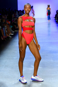 1553387711_ChromatSpringSummer2020NewYorkFashionXfnFZSPzwEix.thumb.jpg.24b7cbe1a1ee3f34054a56ff8319791b.jpg