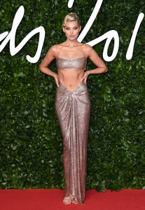 [1191572371] The Fashion Awards 2019 - Red Carpet Arrivals.jpg