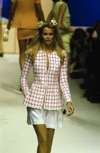 1592810978_claudia-schiffer(16).thumb.jpg.8217143be78eb4415091b2fed43a5c54.jpg