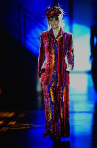 1594993054_versace-hc-fw-1993(14).thumb.jpg.f40c64b474f5ab5e7f7400af7e334cff.jpg