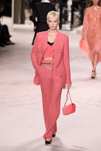 1616688861_ChanelMetiersArt20192020RunwayLeGrandJyPXjMaqiH2x.thumb.jpg.de9158e75f8ddac7549b26f5c9865da6.jpg