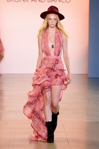 1618434612_BronxBancoRunwaySeptember2019NewYork1iZG4yT-mDBx.thumb.jpg.de982aa524e94f459abd2ba4a92c3478.jpg