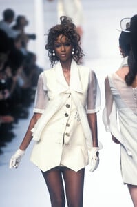 1621191762_ChristianDior1995WomenRTW122.thumb.jpg.4a10d06b7638ca998af35a87a2095003.jpg