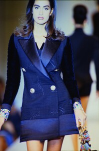 1624707170_versace-hc-fw-1990(10).thumb.jpg.bae26bc9ae482e05ce16e712f230e64d.jpg