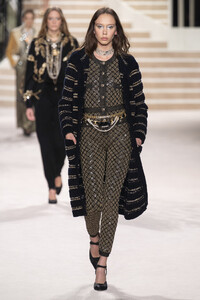 1630506939_ChanelMetiersArt20192020RunwayLeGrand-GbUvUjkLNnx.thumb.jpg.109fbefb87b995363372c589070cbaac.jpg