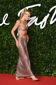 [1191501321] The Fashion Awards 2019 - Red Carpet Arrivals.jpg
