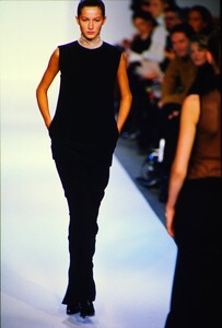 1646979090_narciso-rodriguez-fw-1999(16).thumb.jpg.d269f46c8b4949b1ce9996a9fbfdd6f5.jpg