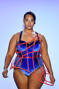1654918539_ChromatSpringSummer2020NewYorkFashionYm64kbqjlRux.thumb.jpg.dbff800dd8de62c6b477825613101422.jpg