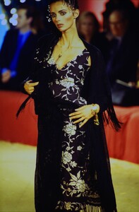 1657784668_john-galliano-ss-1997(1).thumb.jpg.d978431e2c21b071875732ddfceac30d.jpg