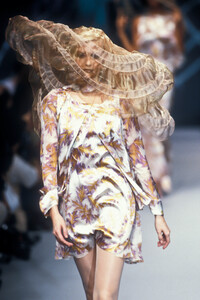 1667139815_Chloe1995WomenRTW36.thumb.jpg.e03e402a5f018f26e7e3b987cc3576db.jpg