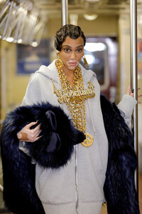 1684598045_MoschinoPrefall2020RunwayShow99nUx9jBxnlx.thumb.jpg.9fad6d9464e11d91db2d118bbcb40811.jpg