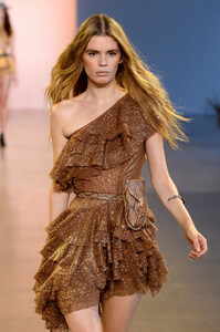 1690310305_BronxBancoRunwaySeptember2019NewYork2T93SmnaH8ux.thumb.jpg.f6559ded9d537c3234d01fa9e61cee00.jpg