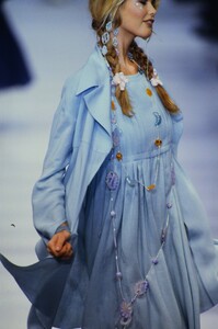 1694756688_chloe-ss-1993(2).thumb.jpg.fbded16543e9205ccced31af1cce2e0d.jpg
