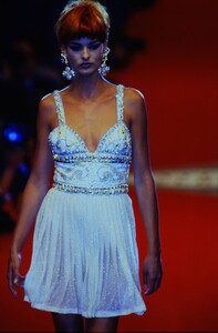 1720760399_versace-hc-fw-1991(2).thumb.jpg.90c8e9ca4966478f7c085fc83006f592.jpg