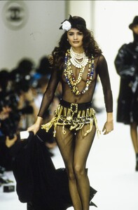 1757189234_helena-christensen(3).thumb.jpg.046cf33d2e68714a5bf5bd1eb9db735d.jpg