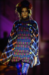 1758960019_versace-hc-fw-1993(1).thumb.jpg.0923231cd15e54a6051c9a56274c825f.jpg