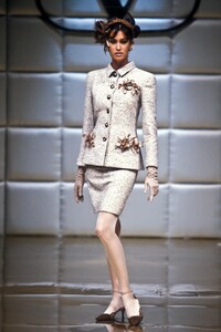 1778896618_Valentino1995HauteCouture16.thumb.jpg.6d559e5e2078fdaceaec124e1af60c58.jpg