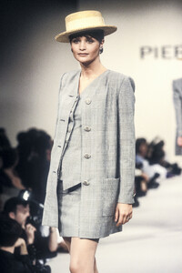 1780535905_PierreBalmain1994WomenRTW30.thumb.jpg.6cca777fb9168e355cc837860d3d1ac5.jpg