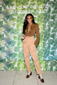 Winnie+Harlow+Banquet+Nature+Perrier+Jou+t+vGV28_7QraOx.jpg