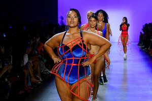 1783814313_ChromatSpringSummer2020NewYorkFashionVwFQ860dPGmx.thumb.jpg.d6abb21c1ed1c6e35ec587dcaecad5fc.jpg