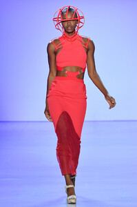 1784585920_ChromatSpringSummer2020NewYorkFashionQ0wb_oCIwWIx.thumb.jpg.9d9ed2edb0643c7a73cf91e57b98aab7.jpg
