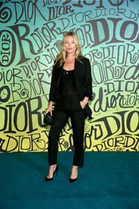 Kate+Moss+Dior+Men+Fall+2020+Runway+Show+qzLSwIV1frAx.jpg