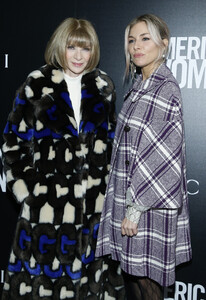 Anna+Wintour+American+Woman+New+York+Screening+8kJlHb9snP8x.jpg