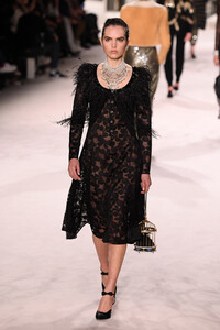 1801391528_ChanelMetiersArt20192020RunwayLeGranddGF5wdQIGe3x.thumb.jpg.a68d82ba99409dd4f99d36167dca9206.jpg