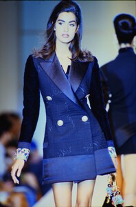 1815026062_versace-hc-fw-1990(3).thumb.jpg.ee5729a72e80de74b7957513e4d6ebfb.jpg