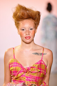1844352565_ChristopherJohnRogersRunwaySeptember2019N2bqFrCxL1tx.thumb.jpg.bd3e1ad67d05264a615d8e6419d67152.jpg