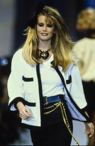 1851267947_claudia-schiffer(15).thumb.jpg.1dd8e68faadcf88721c23ac35847a4b7.jpg