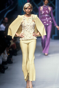 1853346023_Chloe1995WomenRTW25.thumb.jpg.cdfc43236aa05d2783f29f92f4edbe3b.jpg