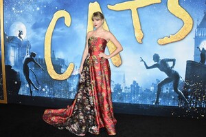         tay161219BZNimage162.jpg