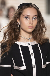 1870359207_ChanelMetiersArt20192020RunwayLeGrandzBo6tMxXLXvx.thumb.jpg.c3da9cd7474e5b76c102f9b8f35f70d4.jpg