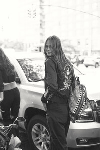 1873035399_BridgetKosRagBoneS-S20-NYFW19byDaveBlake(028_NYFW_2019-09-0708_06.11).thumb.jpg.6d8b229a8da8637179eb5b550fd98e97.jpg